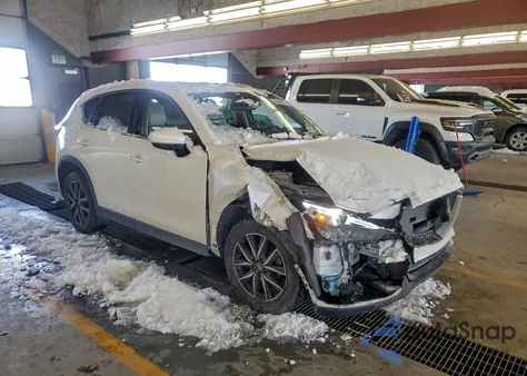 2018 Mazda Cx-5 Grand Touring z USA, uszkodzony, nr VIN JM3KFBDM8J0416614